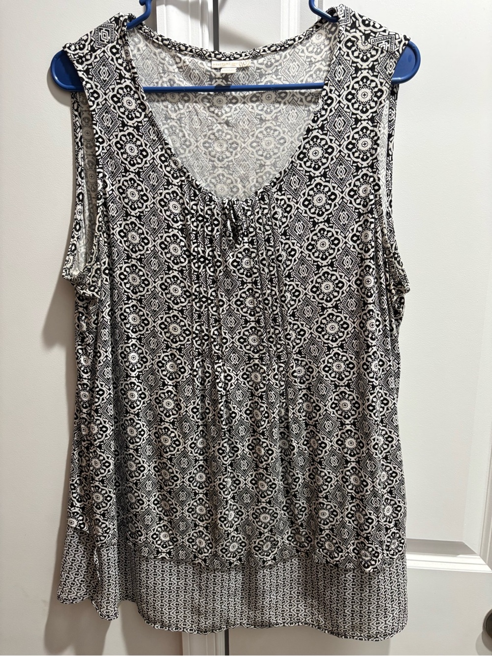 Sleeveless Black & White Printed Tunic Top